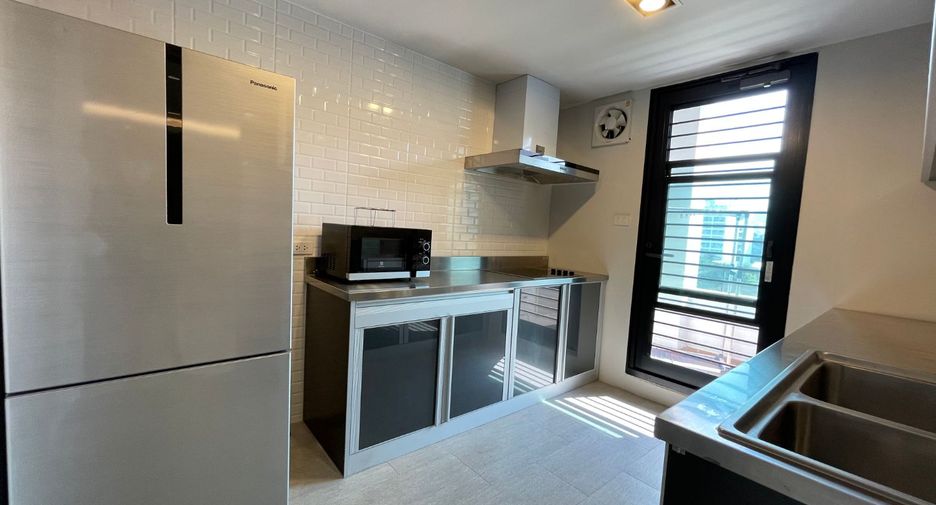 For rent 3 bedrooms apartment in Watthana, Bangkok