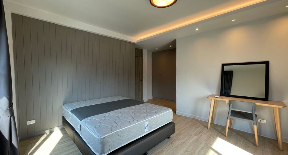 For rent 3 bedrooms apartment in Watthana, Bangkok