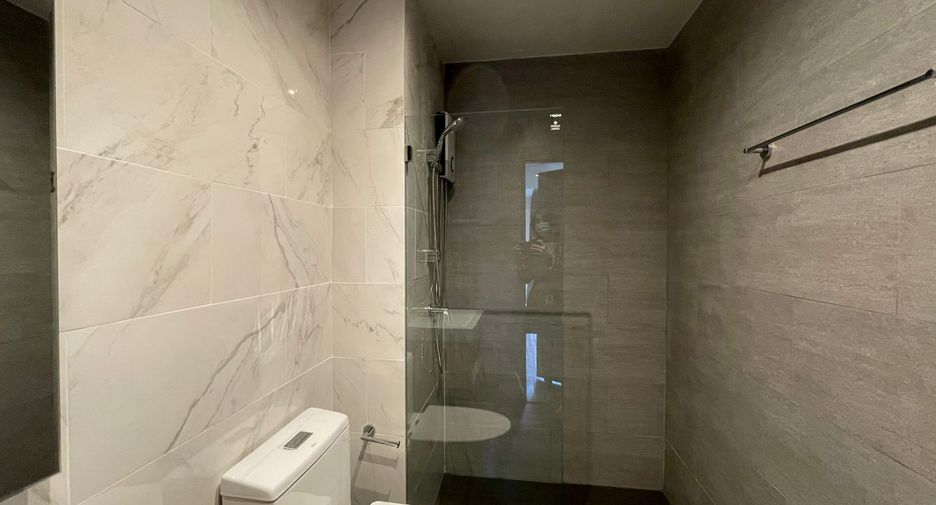 For rent 3 bedrooms apartment in Watthana, Bangkok