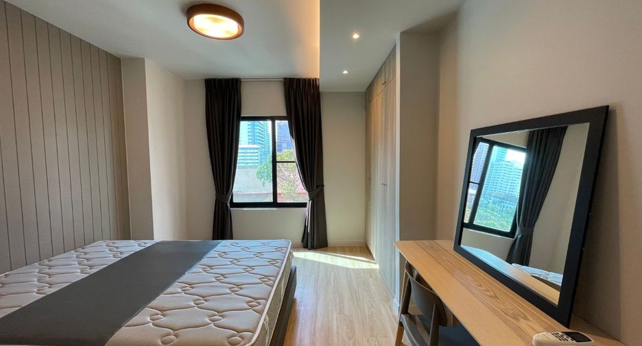 For rent 3 bedrooms apartment in Watthana, Bangkok