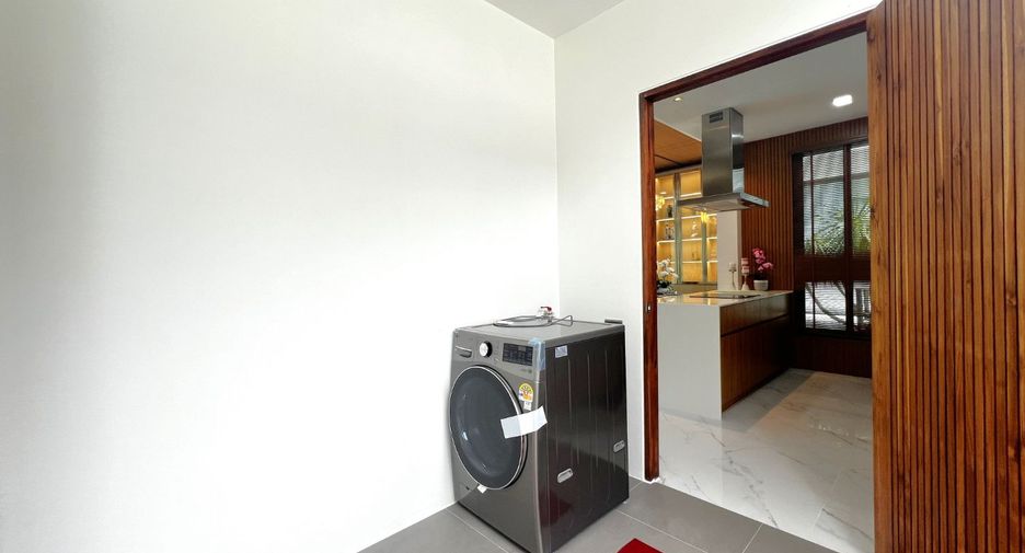 For sale 3 bedrooms villa in Mueang Krabi, Krabi
