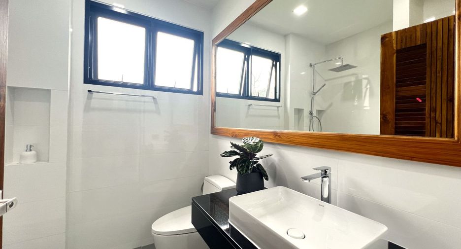 For sale 3 bedrooms villa in Mueang Krabi, Krabi