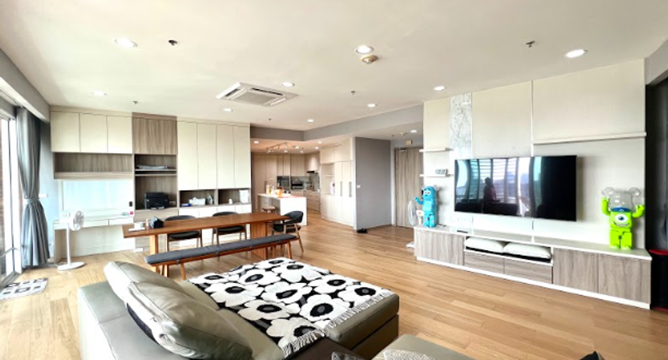 Wohnung zur Miete mit 3 Zimmer in Pathum Wan, Bangkok