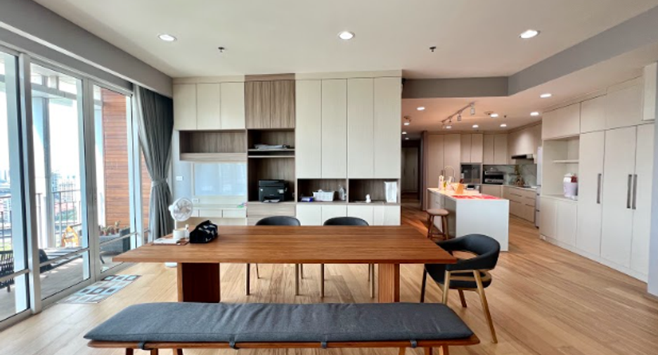 Wohnung zur Miete mit 3 Zimmer in Pathum Wan, Bangkok