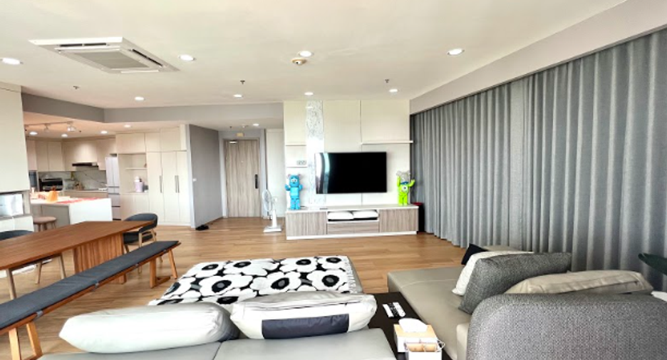 Wohnung zur Miete mit 3 Zimmer in Pathum Wan, Bangkok