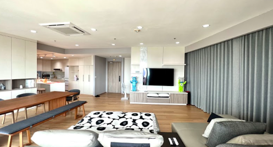Wohnung zur Miete mit 3 Zimmer in Pathum Wan, Bangkok
