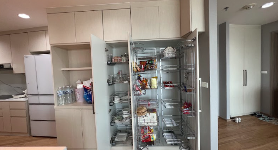 Wohnung zur Miete mit 3 Zimmer in Pathum Wan, Bangkok