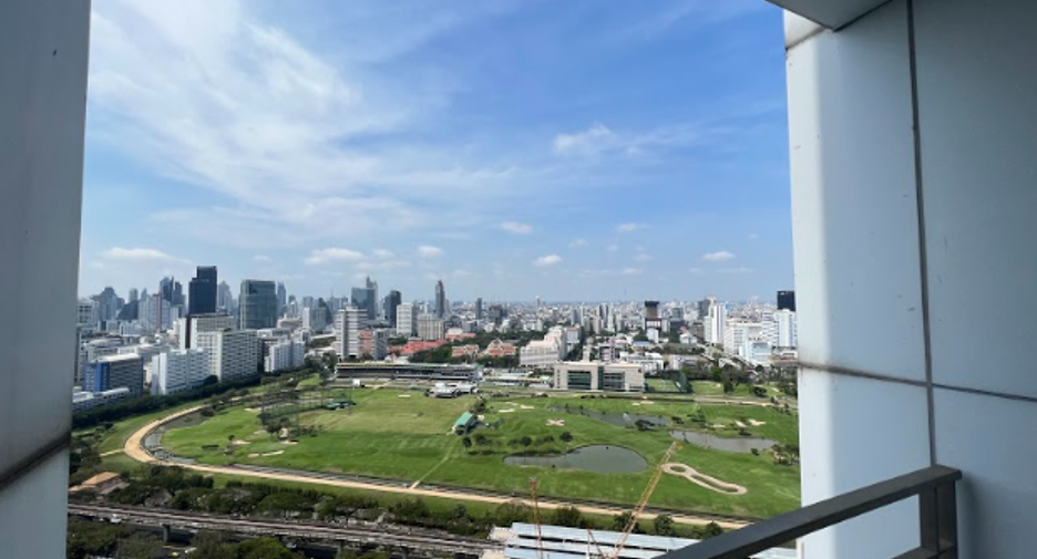 Wohnung zur Miete mit 3 Zimmer in Pathum Wan, Bangkok