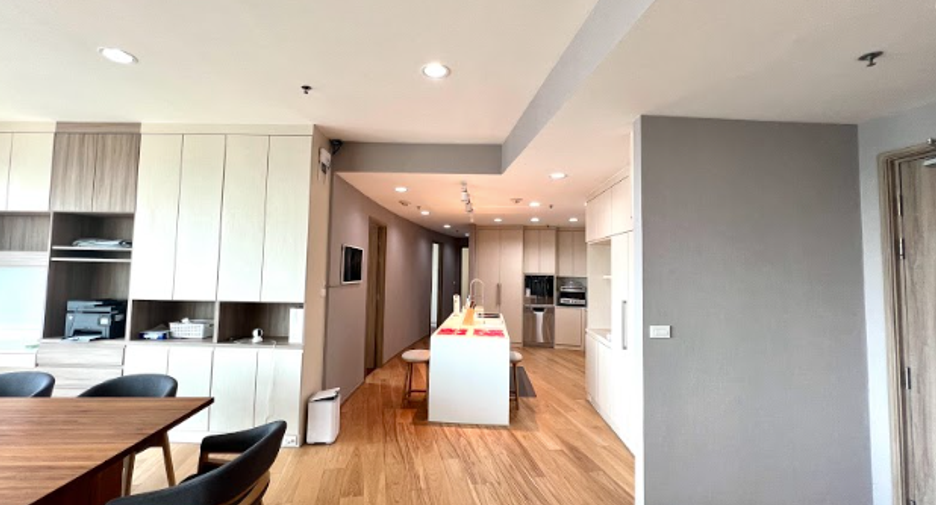 Wohnung zur Miete mit 3 Zimmer in Pathum Wan, Bangkok