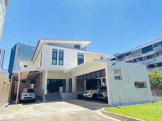 For sale 4 Beds house in Phaya Thai, Bangkok
