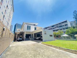For sale 4 Beds house in Phaya Thai, Bangkok
