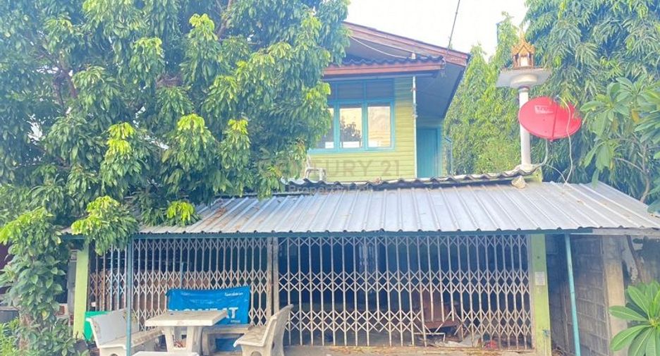 For sale studio house in Phra Khanong, Bangkok
