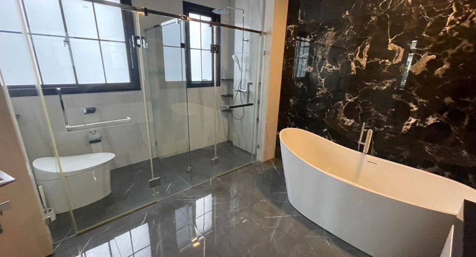 For rent and for sale 5 bedrooms house in Prawet, Bangkok