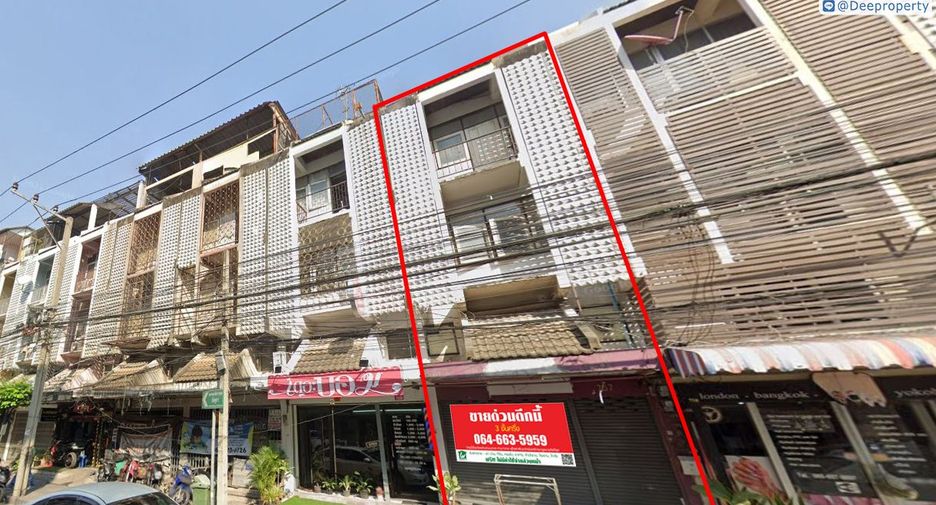 For sale 3 bedrooms retail Space in Huai Khwang, Bangkok