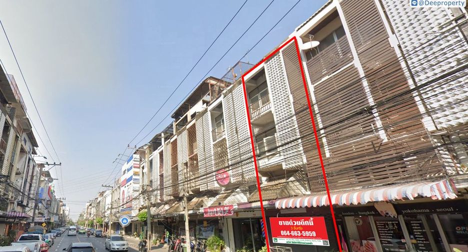 For sale 3 bedrooms retail Space in Huai Khwang, Bangkok