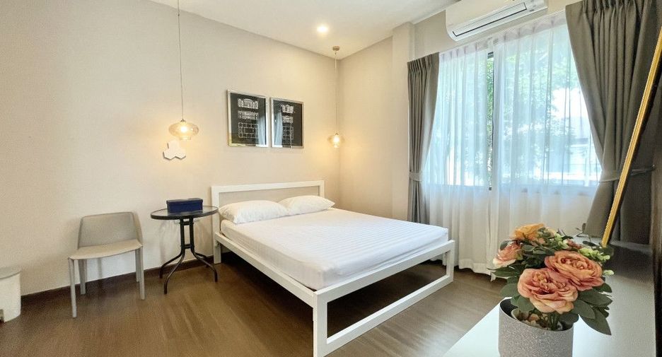 À louer 5 chambres maison à Suan Luang, Bangkok