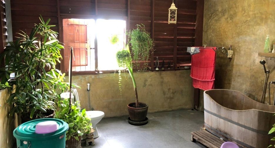 For sale 4 bedrooms retail Space in Krathum Baen, Samut Sakhon