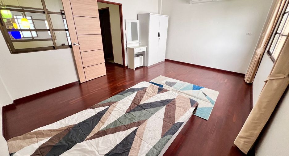 Reihenhaus zum Kauf mit 3 Zimmer in Phra Khanong, Bangkok
