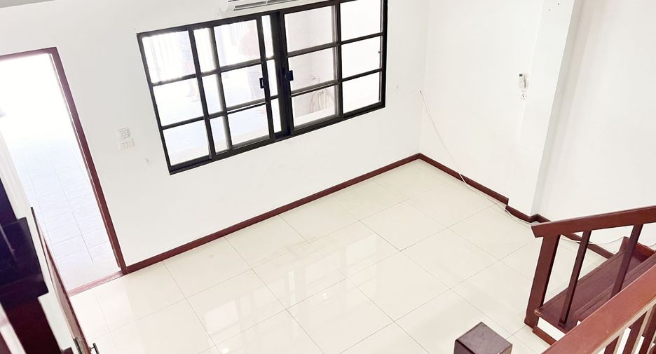 Reihenhaus zum Kauf mit 3 Zimmer in Phra Khanong, Bangkok