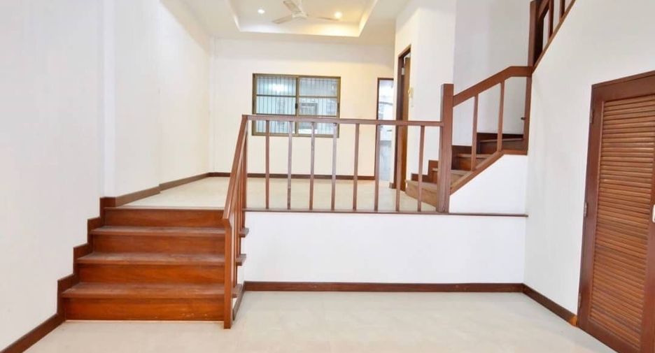 Reihenhaus zum Kauf mit 3 Zimmer in Phra Khanong, Bangkok