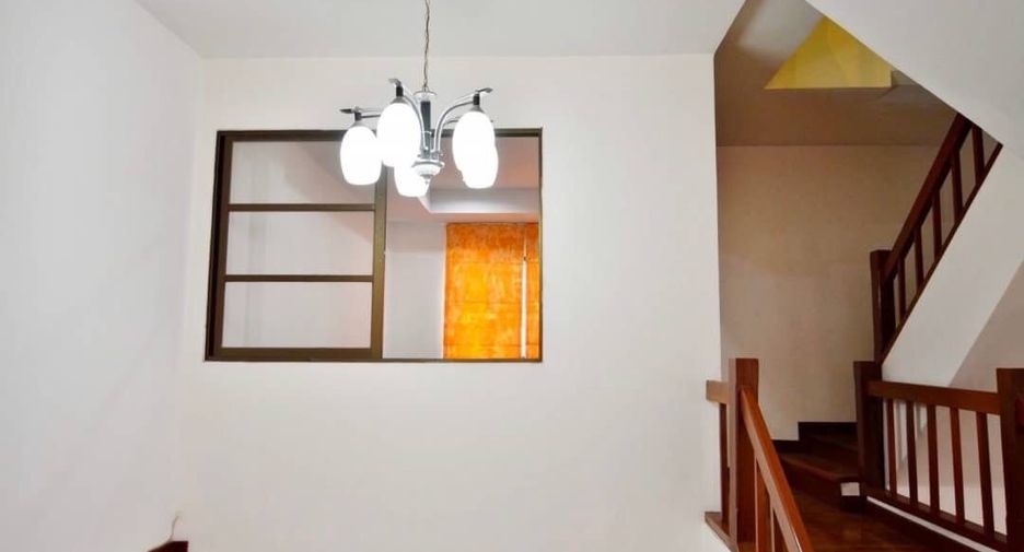 Reihenhaus zum Kauf mit 3 Zimmer in Phra Khanong, Bangkok