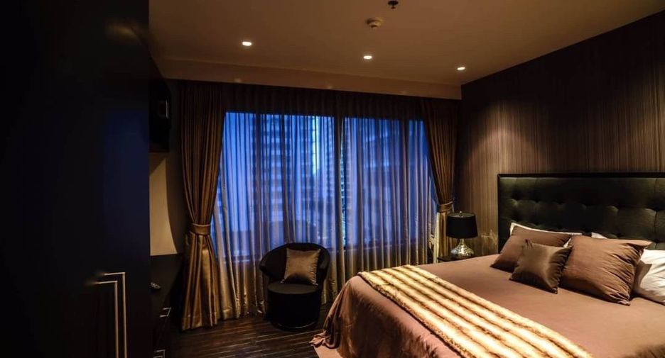 For rent 3 bedrooms condo in Khlong Toei, Bangkok