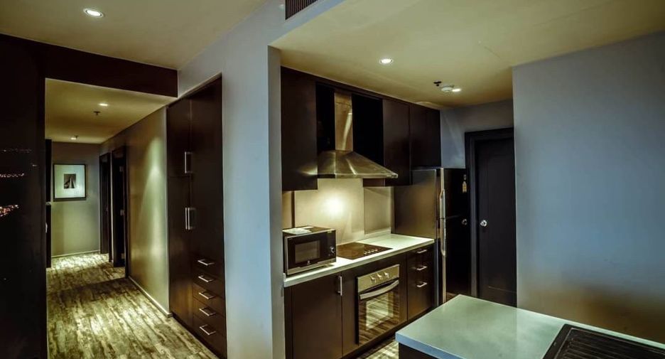 For rent 3 bedrooms condo in Khlong Toei, Bangkok