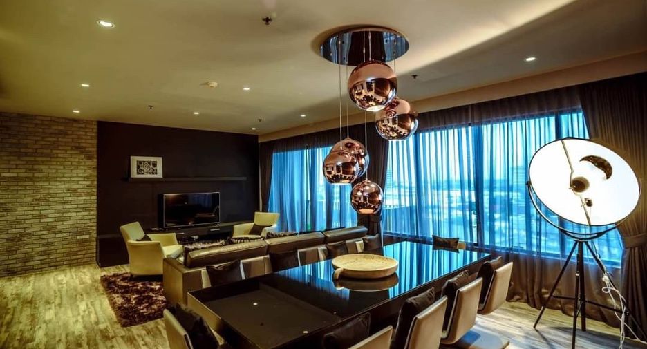 For rent 3 bedrooms condo in Khlong Toei, Bangkok
