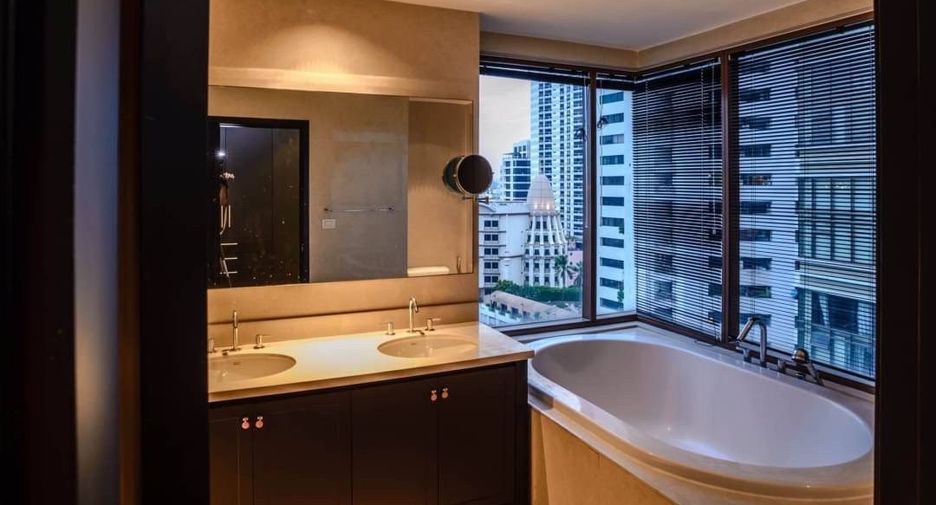 For rent 3 bedrooms condo in Khlong Toei, Bangkok