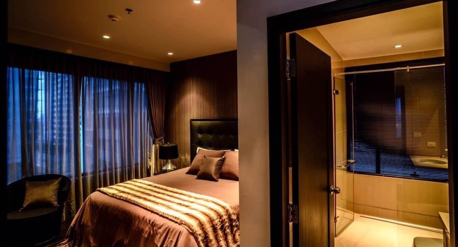 For rent 3 bedrooms condo in Khlong Toei, Bangkok