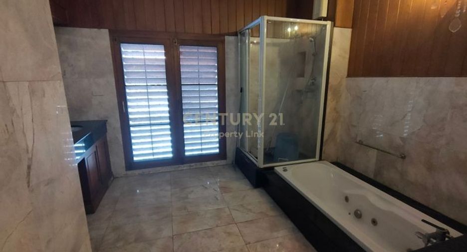 Haus zur Miete mit 4 Zimmer in Phaya Thai, Bangkok