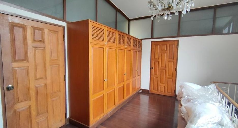 Haus zur Miete mit 4 Zimmer in Phaya Thai, Bangkok