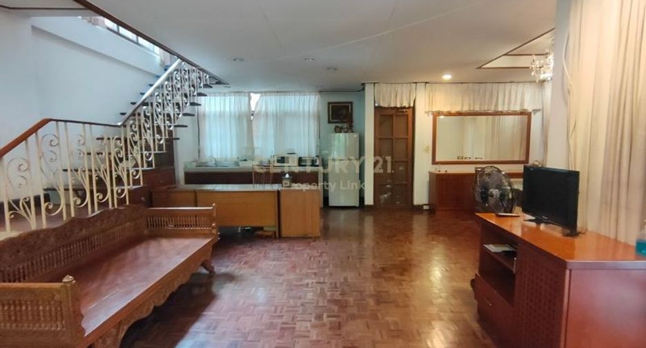 Haus zur Miete mit 4 Zimmer in Phaya Thai, Bangkok