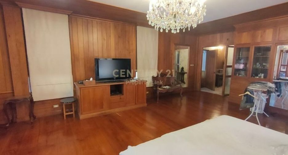 Haus zur Miete mit 4 Zimmer in Phaya Thai, Bangkok