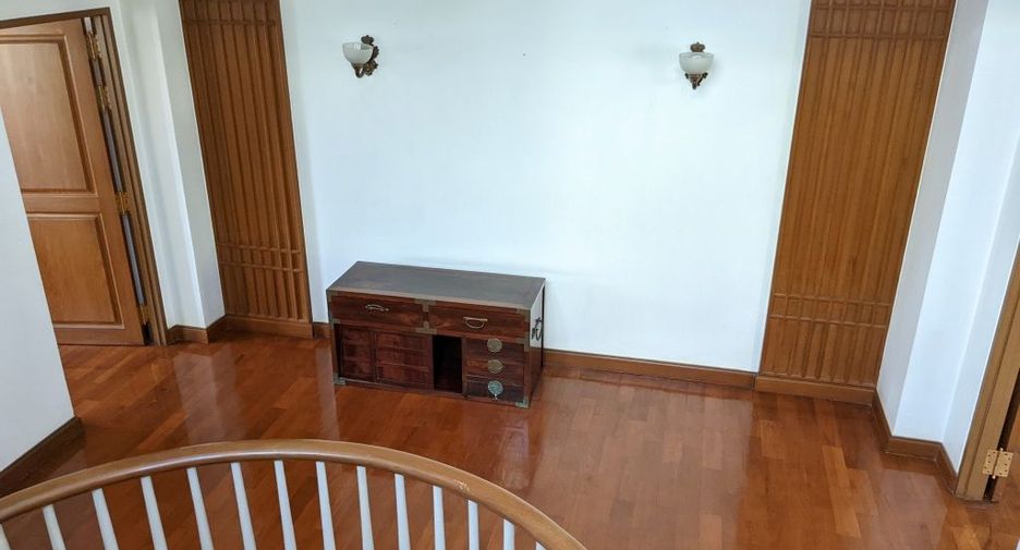 出租 4 卧室 独立屋 在 Dusit, 曼谷