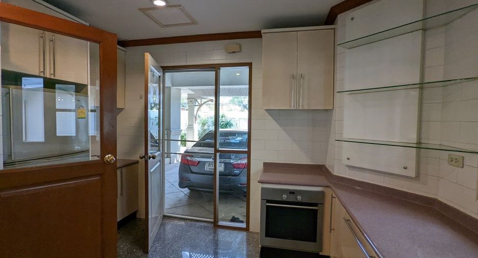 出租 4 卧室 独立屋 在 Dusit, 曼谷