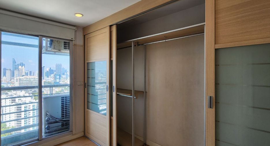 For sale 2 ベッドルーム condo in Yan Nawa, Bangkok