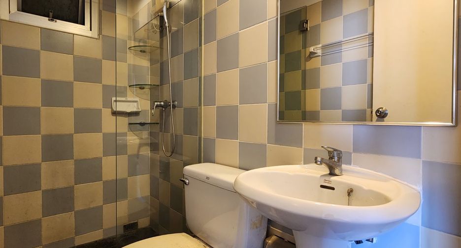 For sale 2 ベッドルーム condo in Yan Nawa, Bangkok