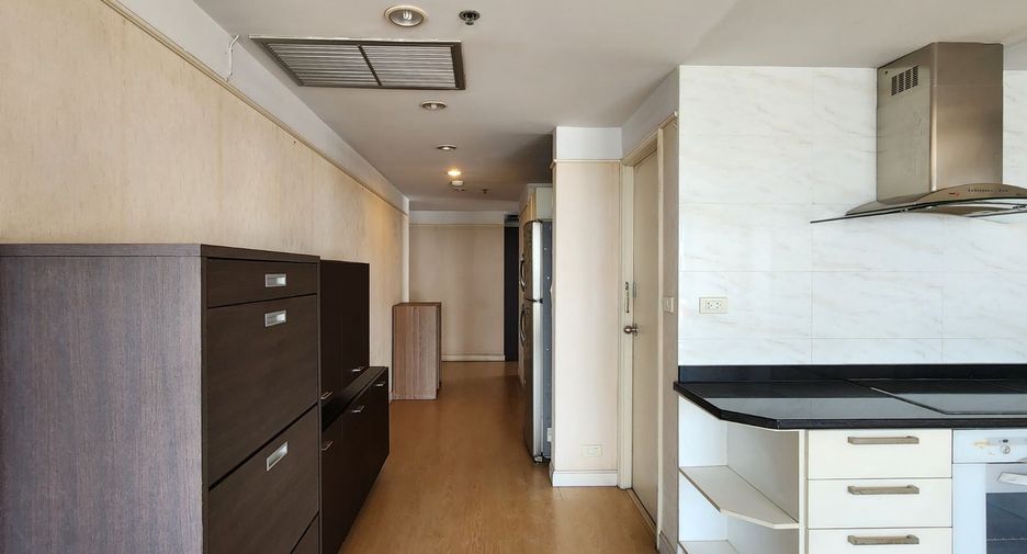 For sale 2 ベッドルーム condo in Yan Nawa, Bangkok