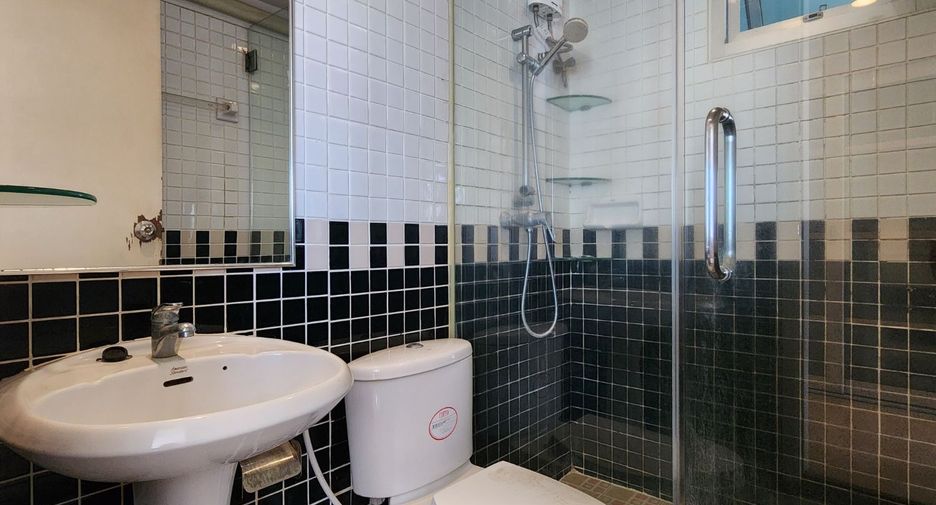 For sale 2 ベッドルーム condo in Yan Nawa, Bangkok