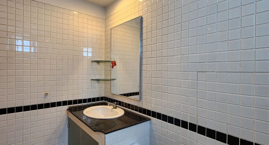 For sale 2 ベッドルーム condo in Yan Nawa, Bangkok