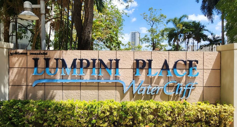 For sale 2 ベッドルーム condo in Yan Nawa, Bangkok
