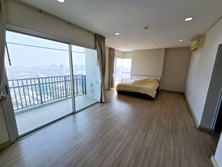 For sale 3 bed condo in Phaya Thai, Bangkok