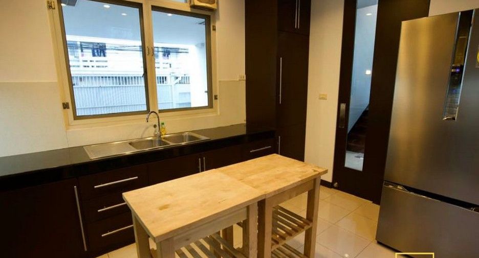 For rent 3 bed house in Ratchathewi, Bangkok