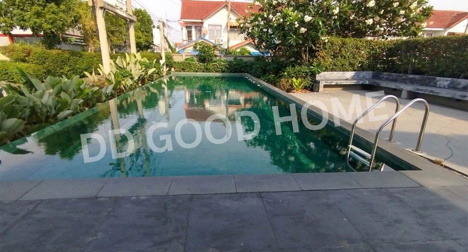 For sale 3 bedrooms townhouse in Don Mueang, Bangkok