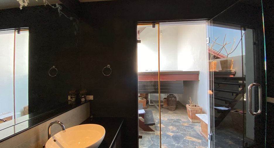 For sale 4 bedrooms house in Mae Wang, Chiang Mai