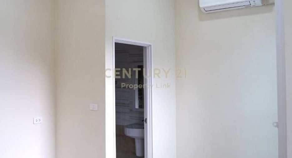 For sale 4 Beds townhouse in Chom Thong, Bangkok