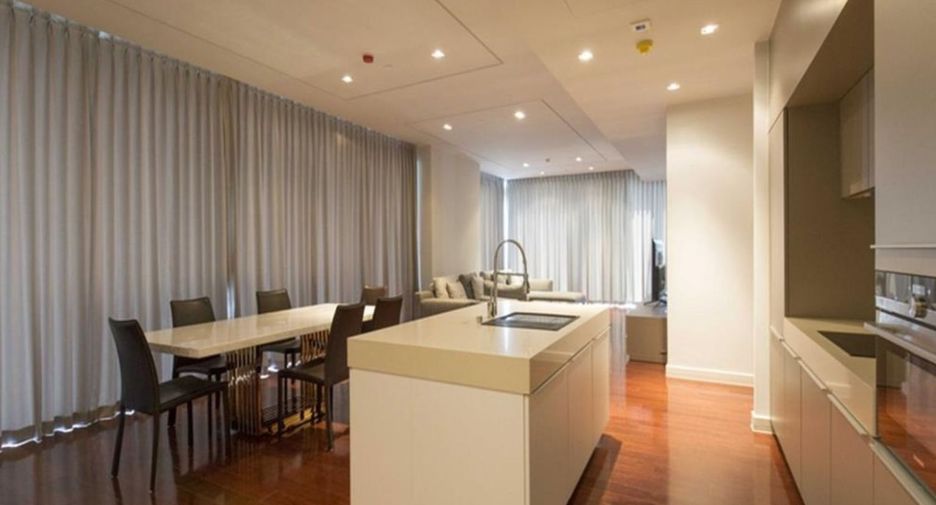 For rent 3 bedrooms condo in Khlong Toei, Bangkok