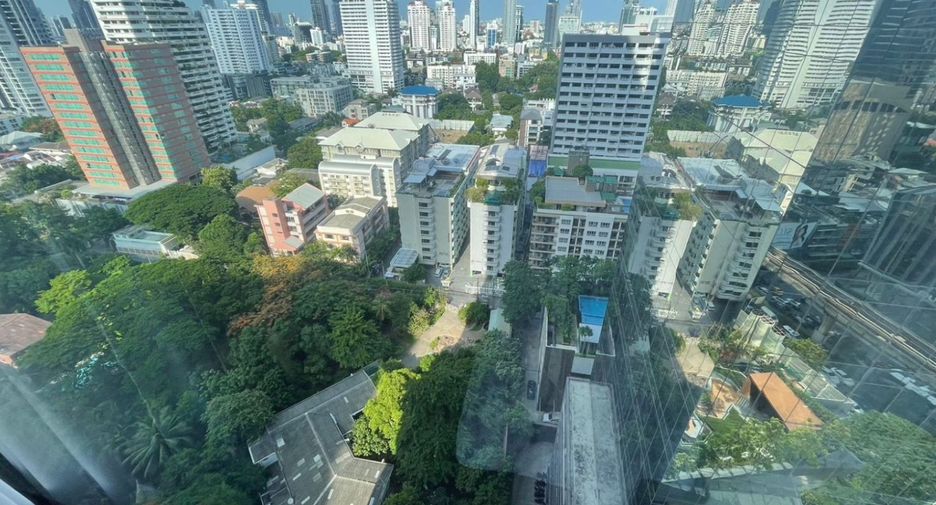 For rent 3 bedrooms condo in Khlong Toei, Bangkok