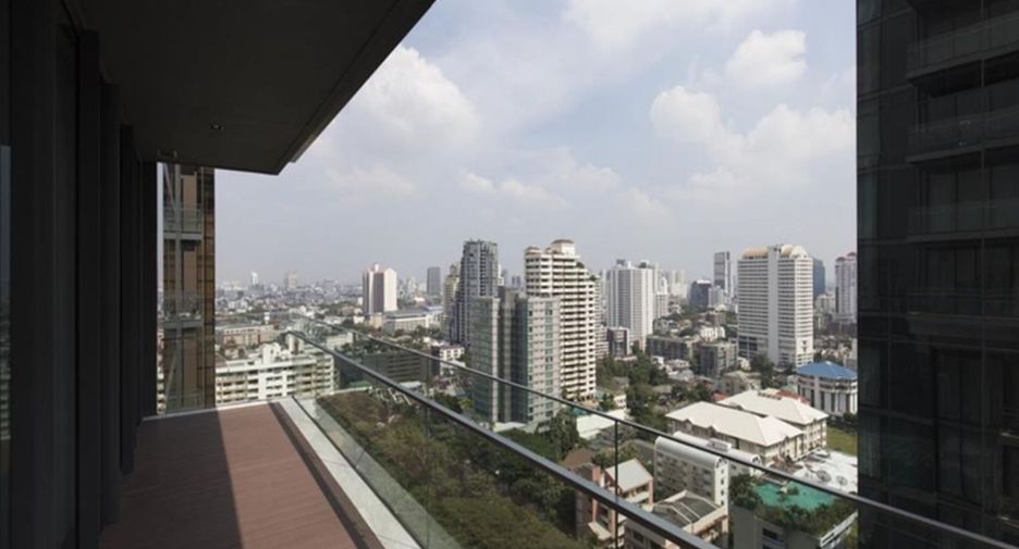 For rent 3 bedrooms condo in Khlong Toei, Bangkok